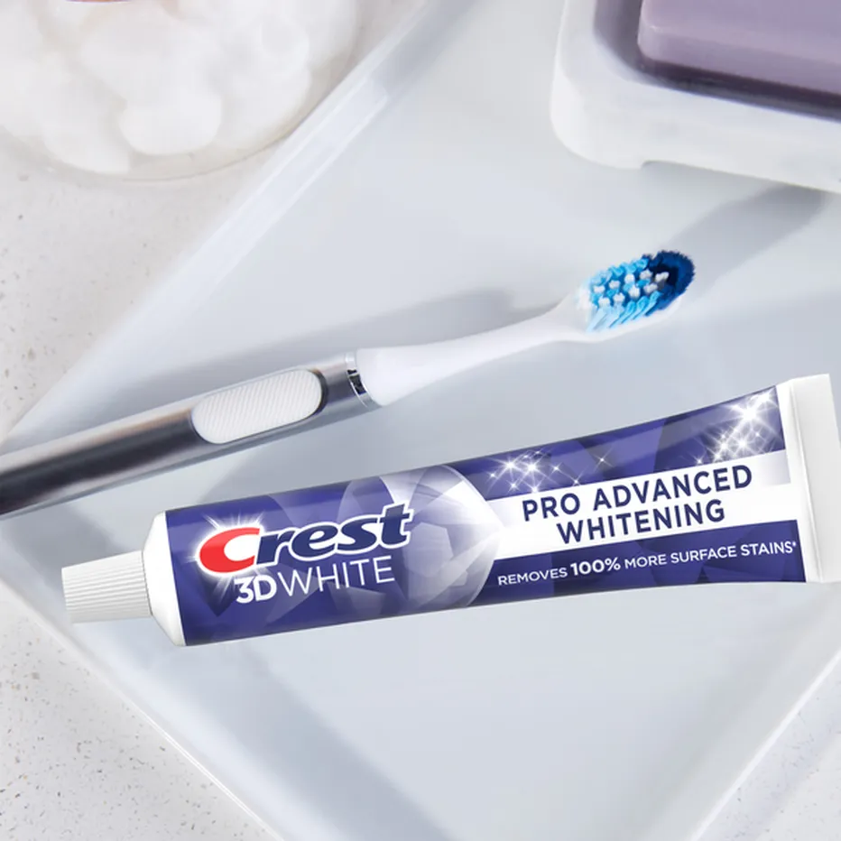 CREST 3D WHITE ADVANCED WHITENING DENTIFIRICE 147G